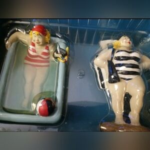 New In box Boston Warehouse Bathing Beauties Set Lotion Pump Soap Dish
